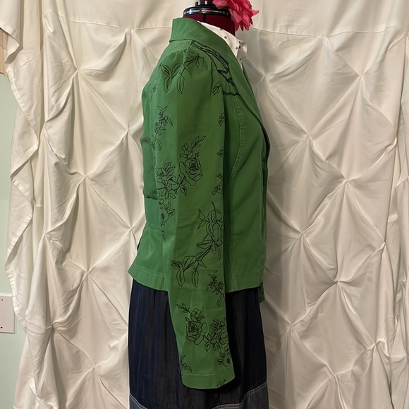 Unusual green jacket - Picture 3 of 7